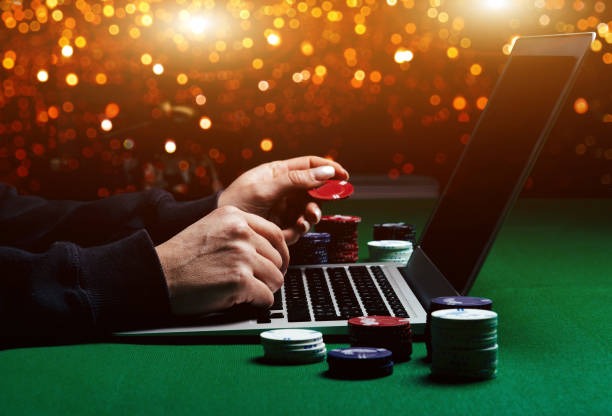 Multilingual live dealer interacting with players