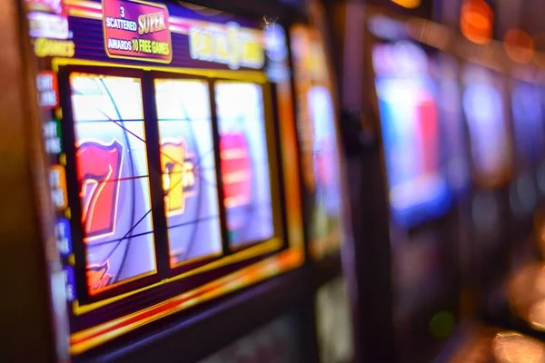 Roulette wheel and betting layout on sky77 login live table